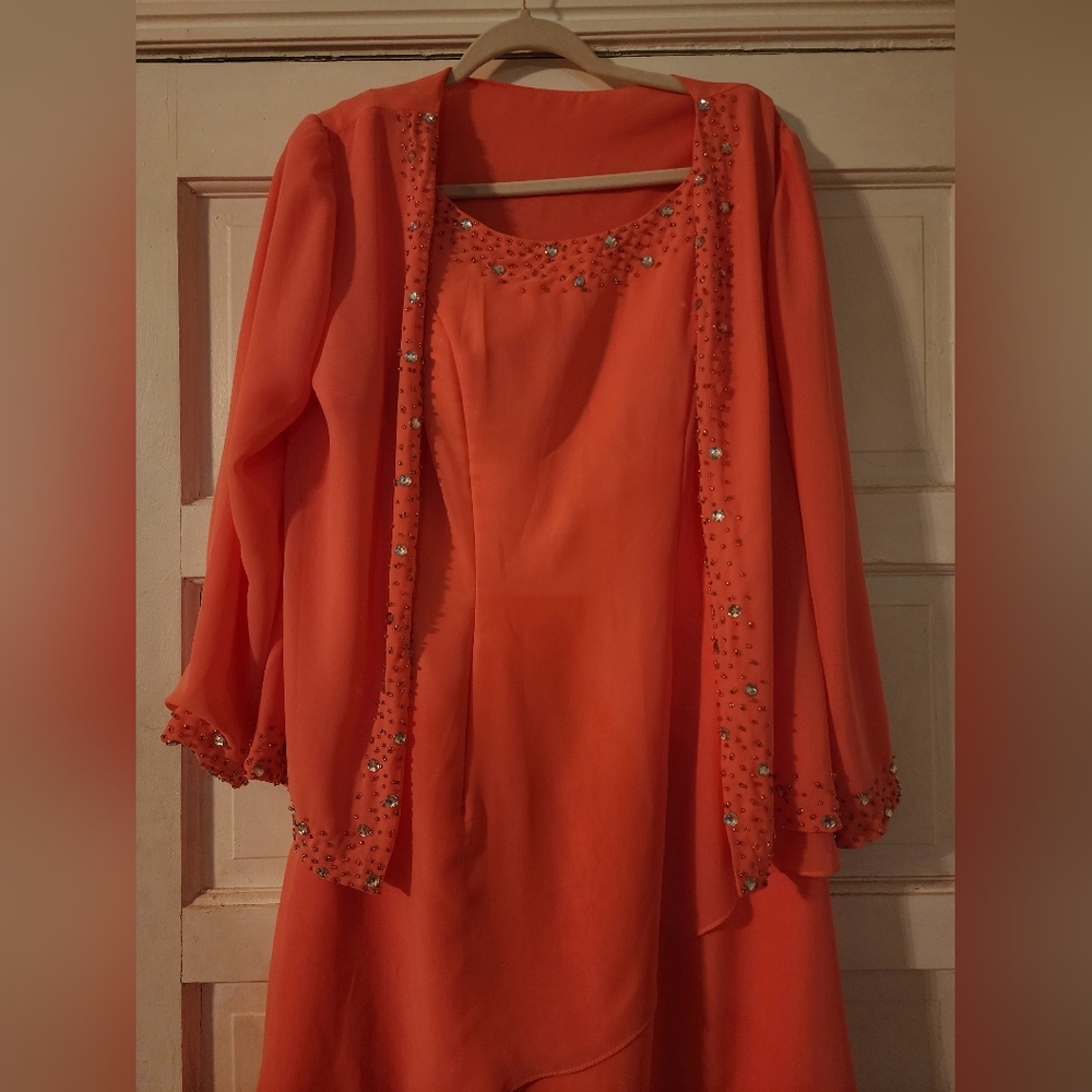 Size 14: EUC  2 pc Chiffon Formal Dress